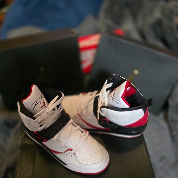 Jordan flight 45 high (gs) red and white - Picture 1 of 8